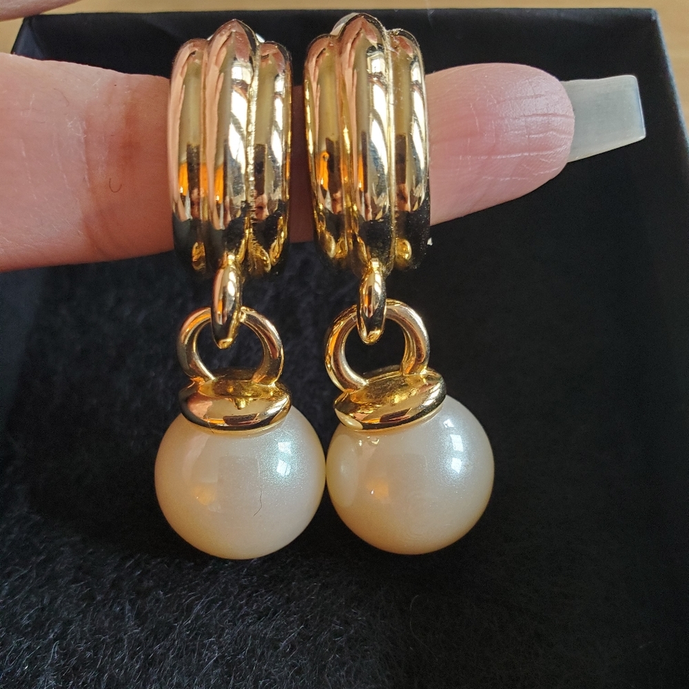 Vintage Gold tone faux pearl drop Earrings